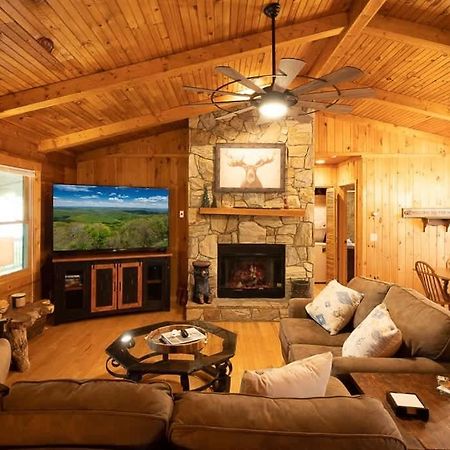 Cozy 'Grey Fox' Cabin Between Boone & Блоуинг-Рок Экстерьер фото