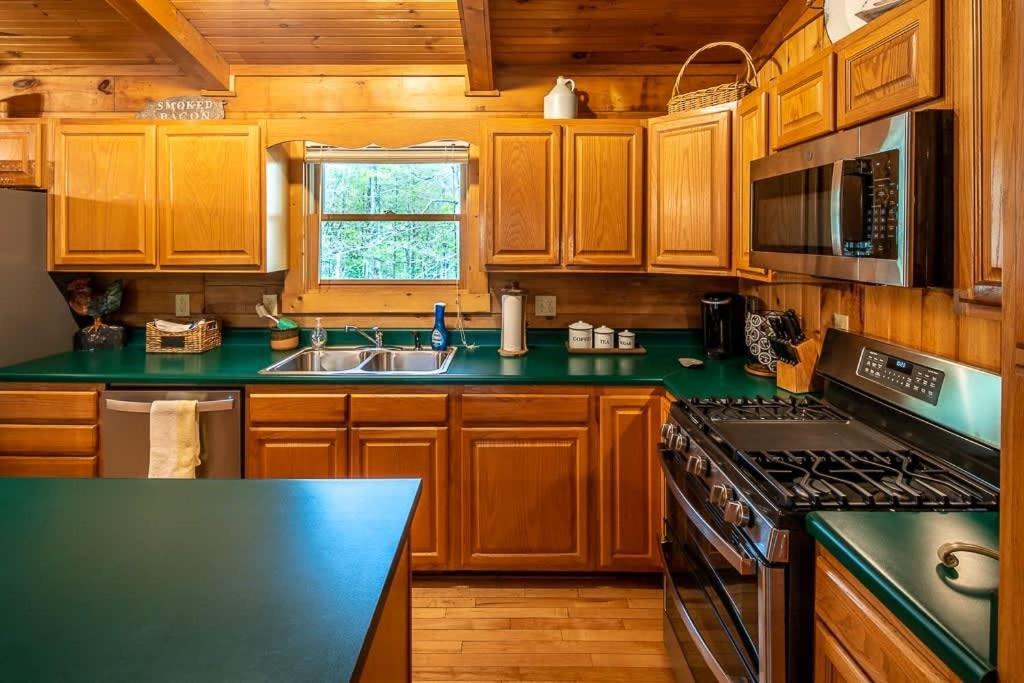 Cozy 'Grey Fox' Cabin Between Boone & Блоуинг-Рок Экстерьер фото