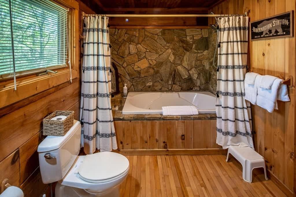 Cozy 'Grey Fox' Cabin Between Boone & Блоуинг-Рок Экстерьер фото